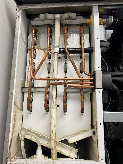 Ice machine with mould